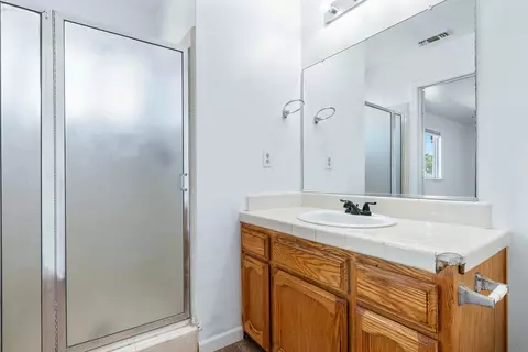 Bath - 34717 Avenue 13, Madera, CA 93636 photo 5 of 11