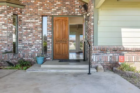 Entry Way - 34717 Avenue 13, Madera, CA 93636 photo 1 of 2