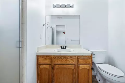 Bath - 34717 Avenue 13, Madera, CA 93636 photo 4 of 11