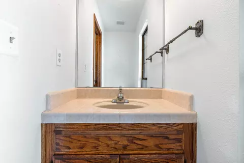 Bath - 34717 Avenue 13, Madera, CA 93636 photo 1 of 11