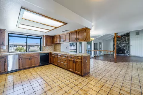 Kitchen - 34717 Avenue 13, Madera, CA 93636 photo 4 of 8