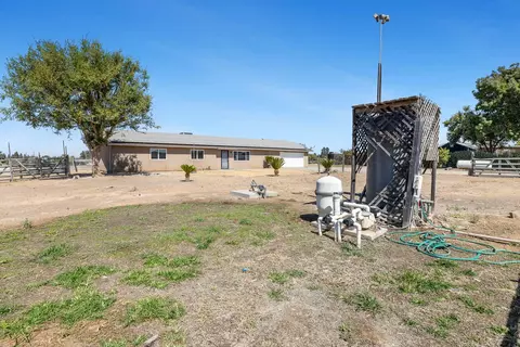 Exterior - 34717 Avenue 13, Madera, CA 93636 photo 11 of 13