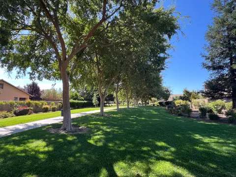 Entry Way - 5895 E Burns Ave, Fresno, CA 93727 photo 4 of 4