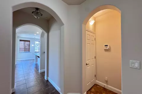 Entry Way - 5895 E Burns Ave, Fresno, CA 93727 photo 1 of 4
