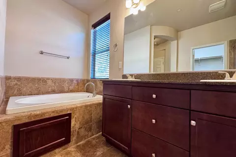 Bath - 5895 E Burns Ave, Fresno, CA 93727 photo 4 of 4