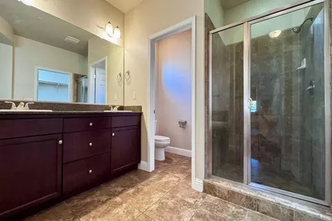 Bath - 5895 E Burns Ave, Fresno, CA 93727 photo 2 of 4