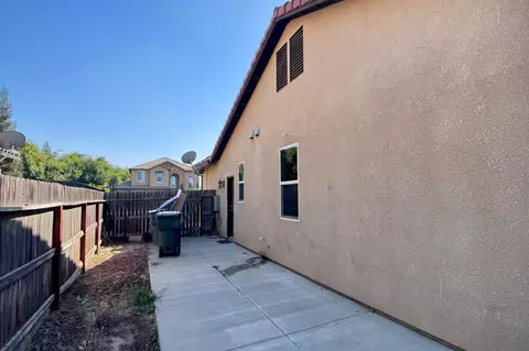 Exterior - 5895 E Burns Ave, Fresno, CA 93727 photo 5 of 5