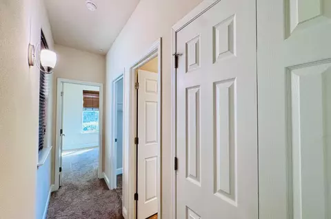 Entry Way - 5895 E Burns Ave, Fresno, CA 93727 photo 2 of 4