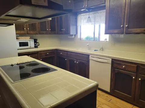 Kitchen - 24771 Road 19, Madera, CA 93638 photo 2 of 2