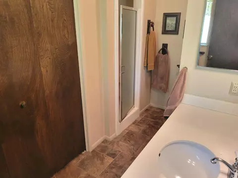 Bath - 24771 Road 19, Madera, CA 93638 photo 4 of 5
