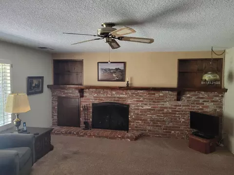 Living - 24771 Road 19, Madera, CA 93638 photo 4 of 4