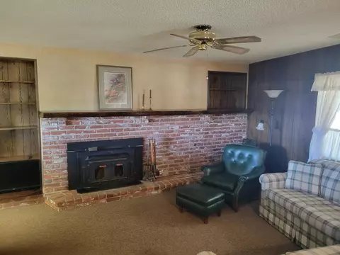 Living - 24771 Road 19, Madera, CA 93638 photo 2 of 4