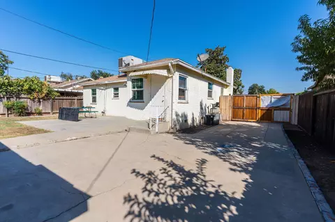 Exterior - 2974 E Cornell Ave, Fresno, CA 93703 photo 5 of 6