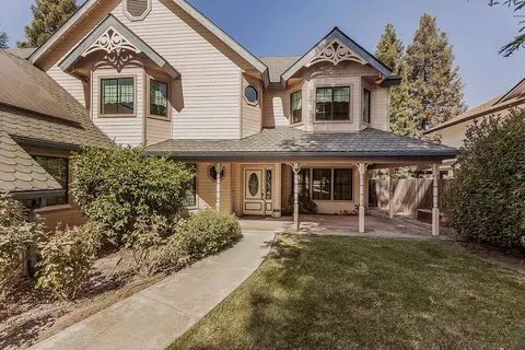 5536 W Prospect Dr, Visalia, CA 93291
