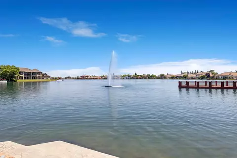 View/Area - 4751 N Windward Way, Clovis, CA 93619 photo 3 of 8