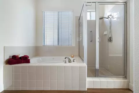 Bath - 4751 N Windward Way, Clovis, CA 93619 photo 4 of 5