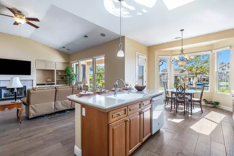 Kitchen - 4751 N Windward Way, Clovis, CA 93619 photo 4 of 4
