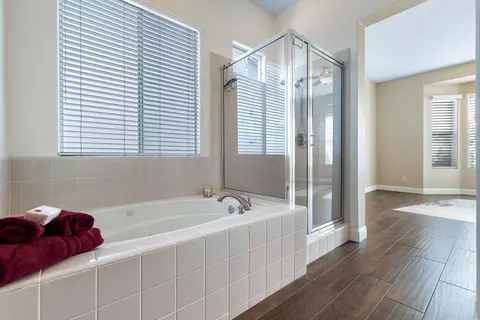 Bath - 4751 N Windward Way, Clovis, CA 93619 photo 5 of 5