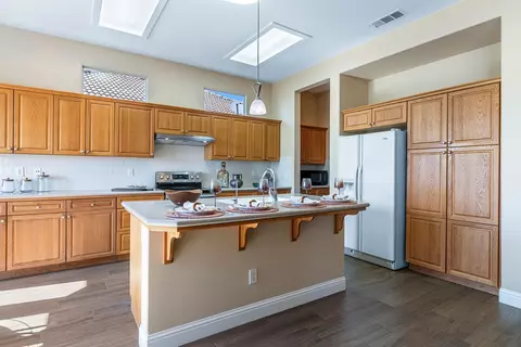 Kitchen - 4751 N Windward Way, Clovis, CA 93619 photo 3 of 4