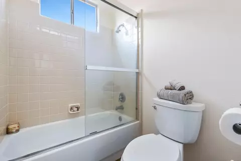 Bath - 4751 N Windward Way, Clovis, CA 93619 photo 2 of 5