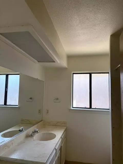 Bath - 1151 Pontiac Ave, Clovis, CA 93612 photo 1 of 4