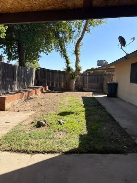 Exterior - 1151 Pontiac Ave, Clovis, CA 93612 photo 5 of 7