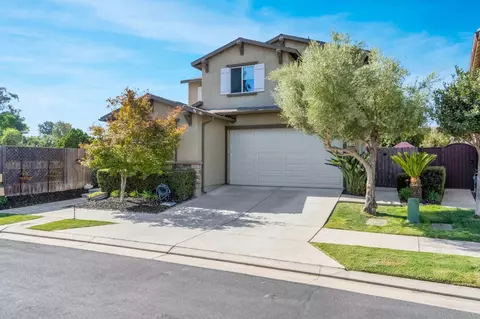 Exterior - 3194 Swift Ave, Clovis, CA 93619 photo 3 of 4