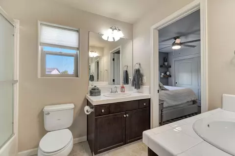 Bath - 3194 Swift Ave, Clovis, CA 93619 photo 2 of 5