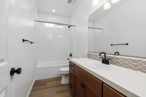 Bath - 1252 Cathedral Ct S, Madera, CA 93636 photo 1 of 2