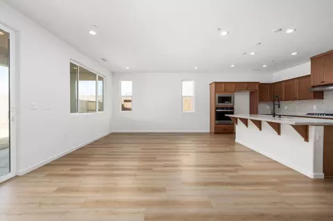 Living - 1252 Cathedral Ct S, Madera, CA 93636 photo 4 of 8
