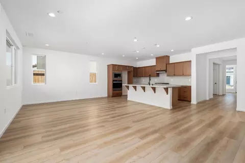 Living - 1252 Cathedral Ct S, Madera, CA 93636 photo 5 of 8