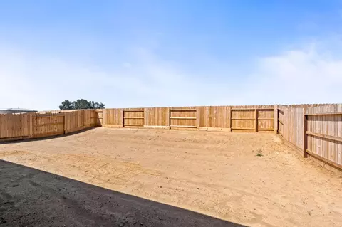 Exterior - 1252 Cathedral Ct S, Madera, CA 93636 photo 4 of 8