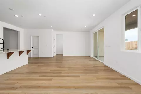 Living - 1252 Cathedral Ct S, Madera, CA 93636 photo 6 of 8