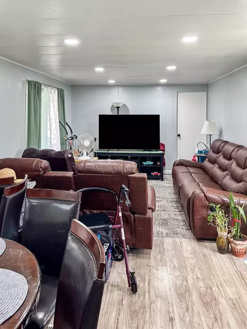1218 E Cleveland Ave #14, Madera, CA 93638 photo 11