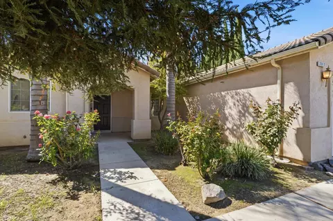 Exterior - 2317 E Lewis Ct, Fowler, CA 93625 photo 5 of 10