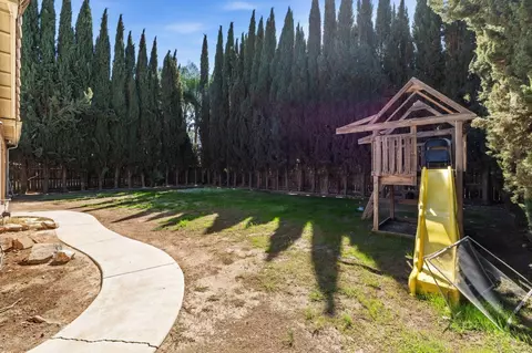 Exterior - 2317 E Lewis Ct, Fowler, CA 93625 photo 9 of 10
