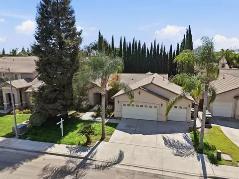 View/Area - 2317 E Lewis Ct, Fowler, CA 93625 photo 2 of 9