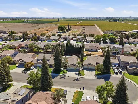 View/Area - 2317 E Lewis Ct, Fowler, CA 93625 photo 6 of 9