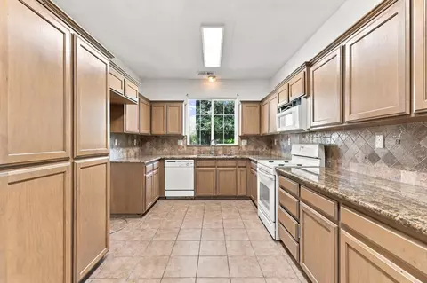 Kitchen - 2317 E Lewis Ct, Fowler, CA 93625 photo 2 of 5