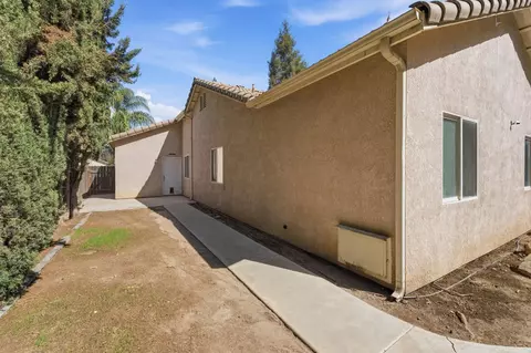 Exterior - 2317 E Lewis Ct, Fowler, CA 93625 photo 8 of 10