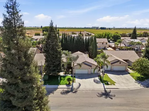 View/Area - 2317 E Lewis Ct, Fowler, CA 93625 photo 3 of 9