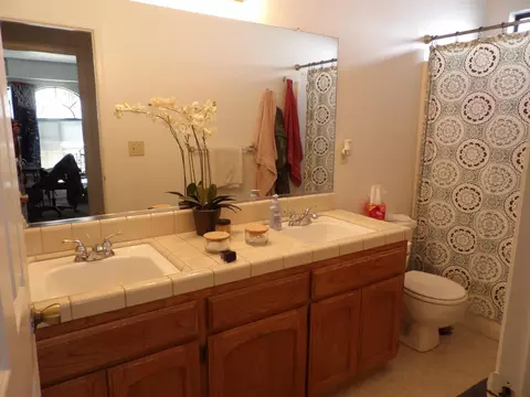Bath - 668 N Bundy Ave, Clovis, CA 93611 photo 2 of 2