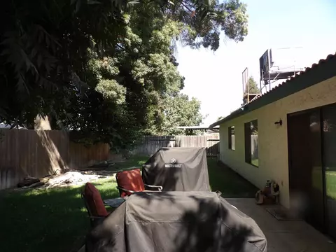 Exterior - 668 N Bundy Ave, Clovis, CA 93611 photo 3 of 4