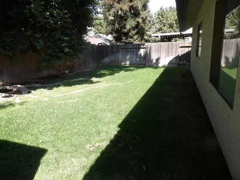 Exterior - 668 N Bundy Ave, Clovis, CA 93611 photo 4 of 4