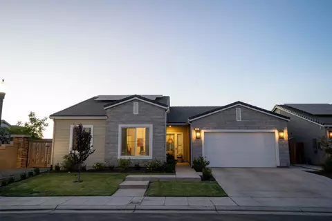 812 Traverse Dr S, Madera, CA 93636