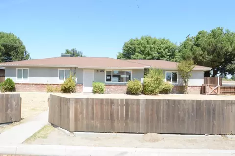 5731 E Bernadine Dr, Fresno, CA 93727