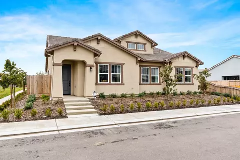 Exterior - 972 Dana Rd W, Madera, CA 93636 photo 2 of 2
