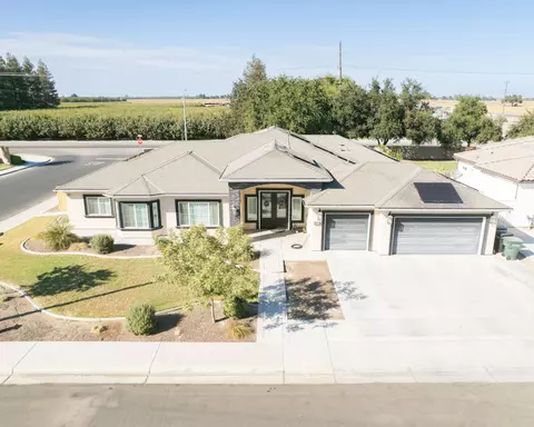 634 E San Miguel St, Hanford, CA 93230