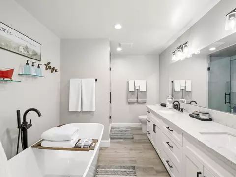 Bath - 9235 24th Ave, Lemoore, CA 93245 photo 6 of 9