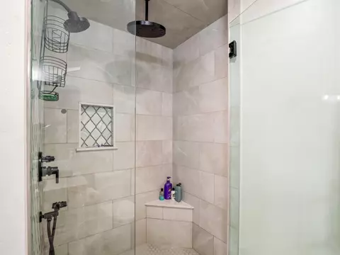 Bath - 9235 24th Ave, Lemoore, CA 93245 photo 9 of 9